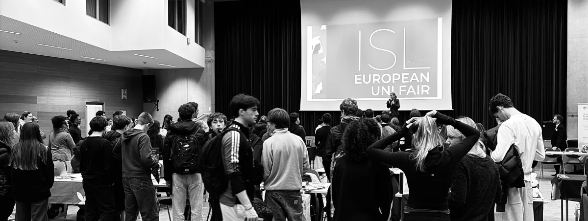 Students at the ISL European University Fair